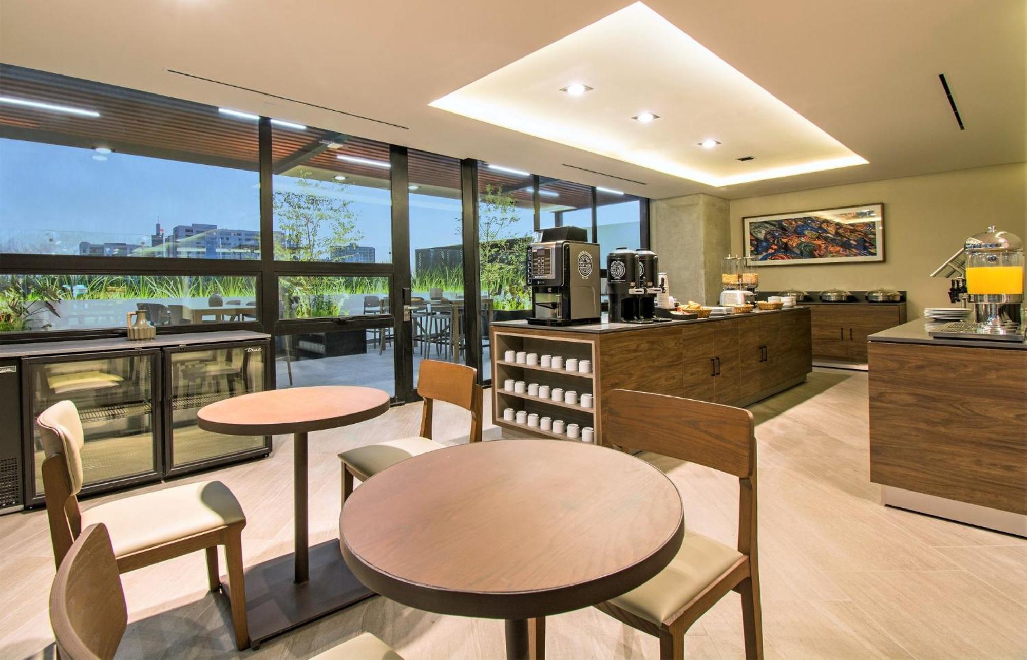 Staybridge Suites - Guadalajara Novena By Ihg Ngoại thất bức ảnh