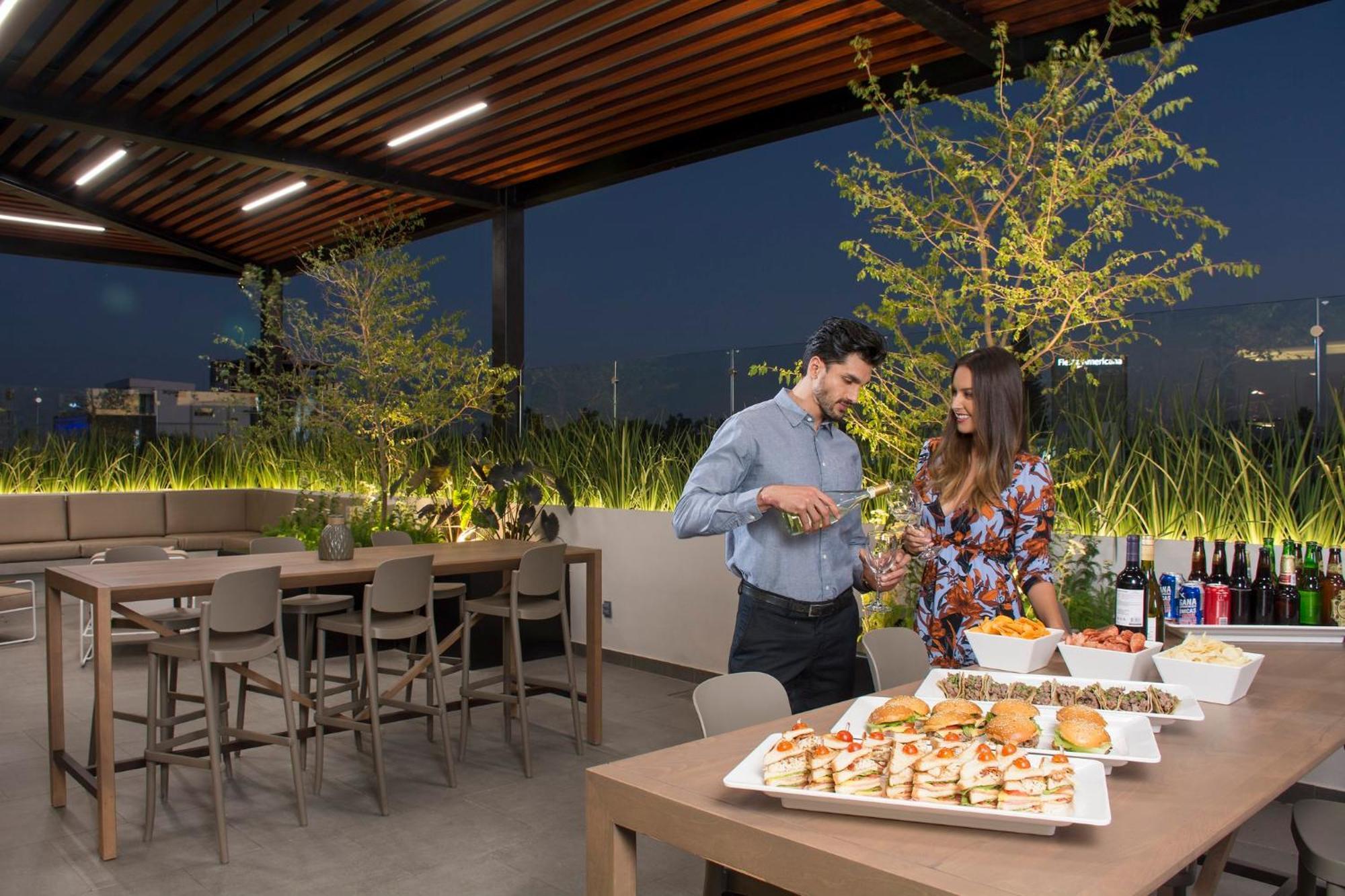 Staybridge Suites - Guadalajara Novena By Ihg Ngoại thất bức ảnh
