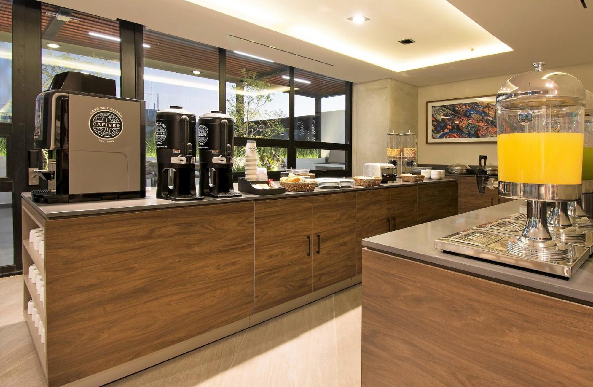 Staybridge Suites - Guadalajara Novena By Ihg Ngoại thất bức ảnh